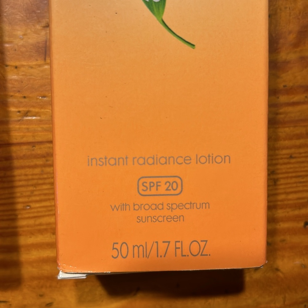 Avon Skin revitalize radiance lotion. Set of 2 - Picture 3 of 4